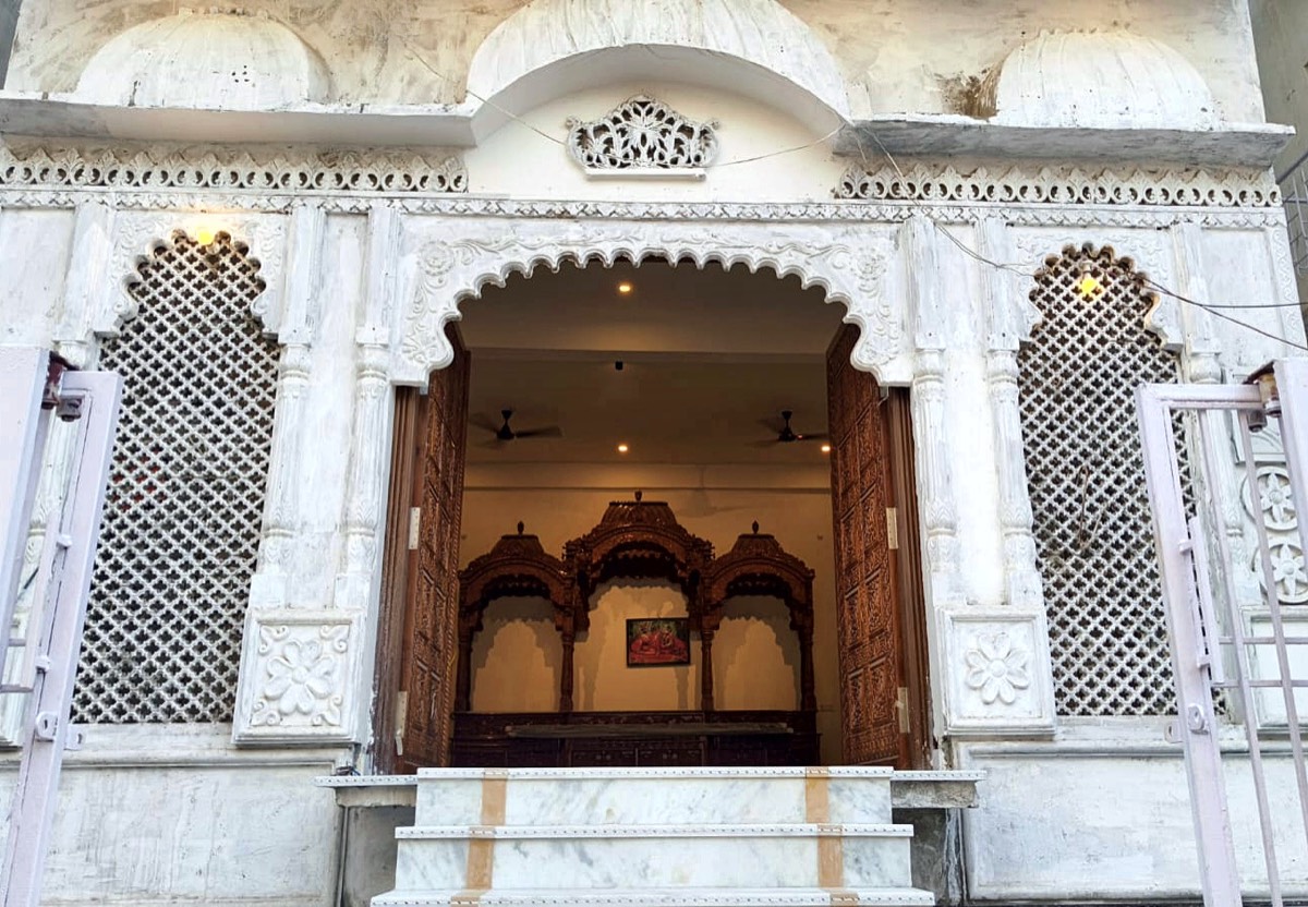Sri Radha Madhav Temple, Rupanuga Guest House Vrindavan